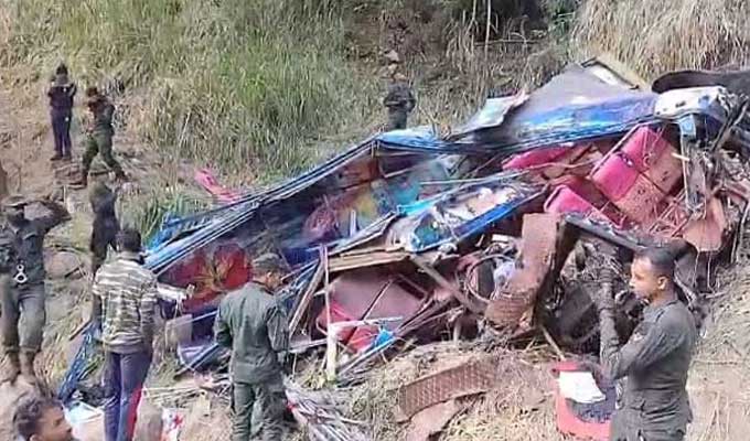 ඇල්ල බස් අනතුරින් ජීවිතක්ෂයට පත් වූවන් වෙනුවෙන් වන්දි