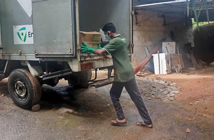 නීතිවිරෝධී සත්ත්ව ඖෂධ කිලෝග්‍රෑම් 1,090ක් විනාශ කරයි 