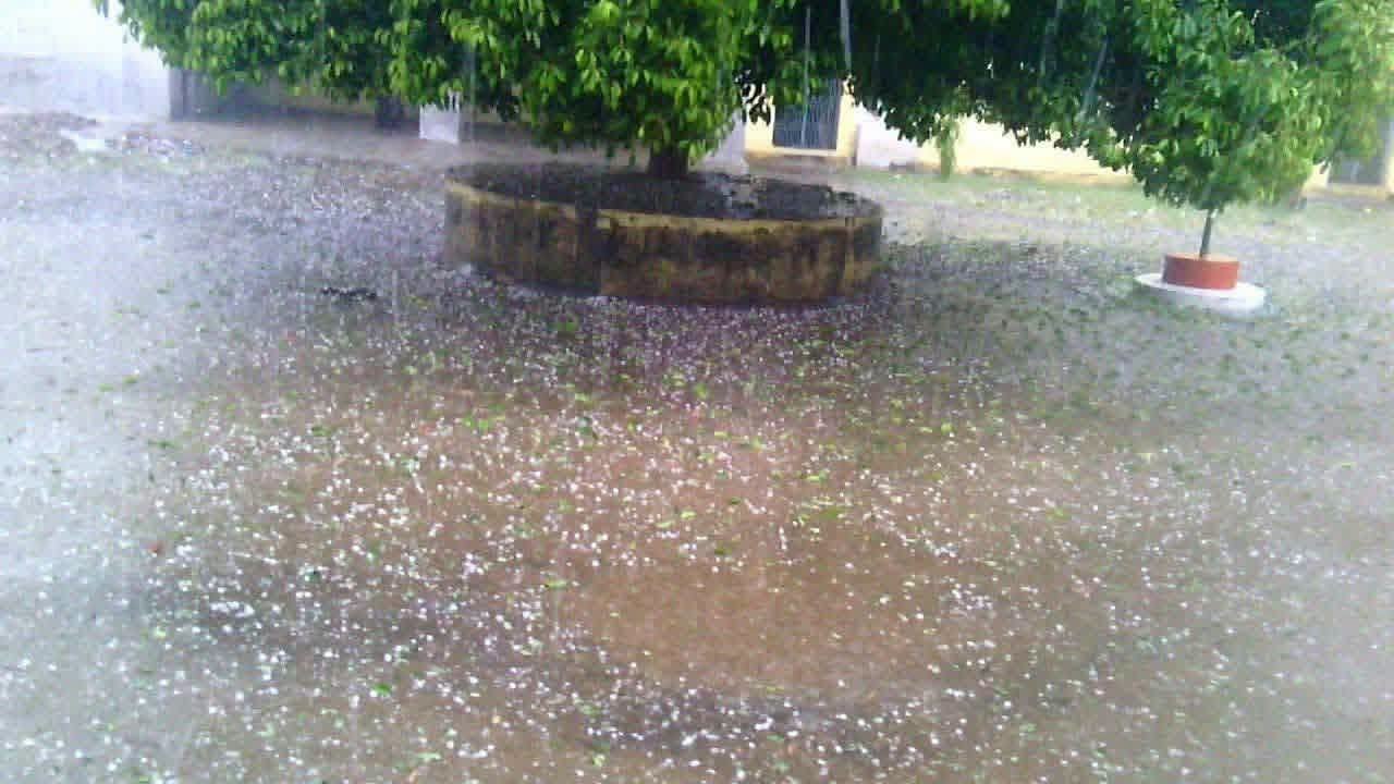 මොනරාගලට අයිස් වැස්සක්