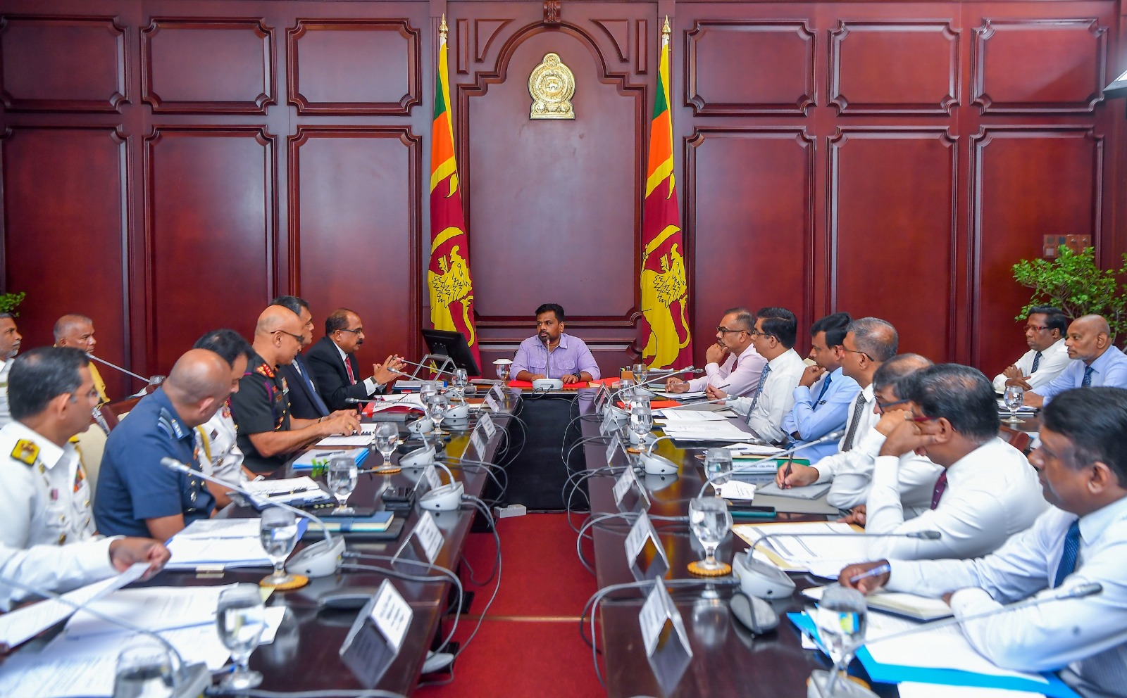 ආරක්ෂක අංශය සතු සියලු පර්යේෂණ සහ සංවර්ධන මධ්‍යස්ථාන ඒකාබද්ධ කර එක් ජාතික මධ්‍යස්ථානයක් ස්ථාපිත කිරීමට ජනපතිගෙන් උපදෙස්