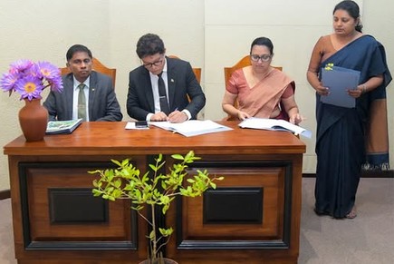 පුත්තලමේ කඩොලාන වනාන්තර 08ක් නව රක්ෂිත ලෙස ප්‍රකාශයට පත් කිරීමේ ගැසට් පත්‍රය අත්සන් තැබේ