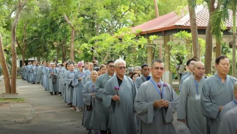 මහා සංඝරත්නය ඇතුළු ඇමරිකානු බෞද්ධ දූත පිරිසක් අනුරාධපුරයේ සංචාරයක