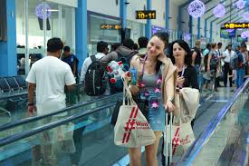 මේ මාසයේ ගෙවුණු දින 18ට සංචාරකයින් 109,410ක් මෙරටට 