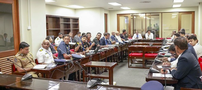 යාපනය ඉඩම් නිදහස් කිරීම පිළිබඳ සාකච්ඡාවක් 