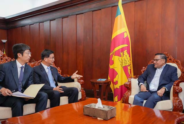 රට පුරා විදුලි රථවාහන සඳහා ආරෝපණ මධ්‍යස්ථාන සවි කිරීමට අවධානය