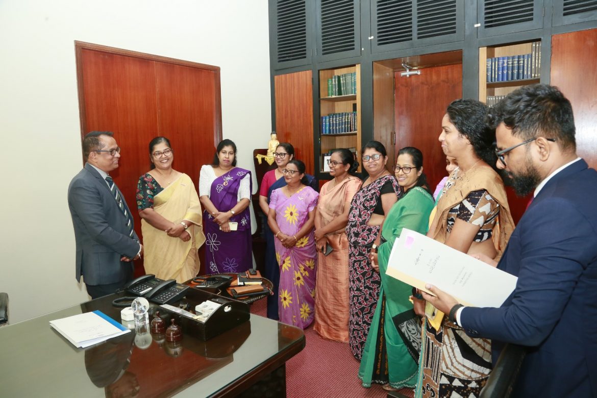 පාර්ලිමේන්තුව තුළදී මන්ත්‍රීවරියන්ට සිදුවන අපහාස වැළැක්වීමට නව යෝජනාවක්