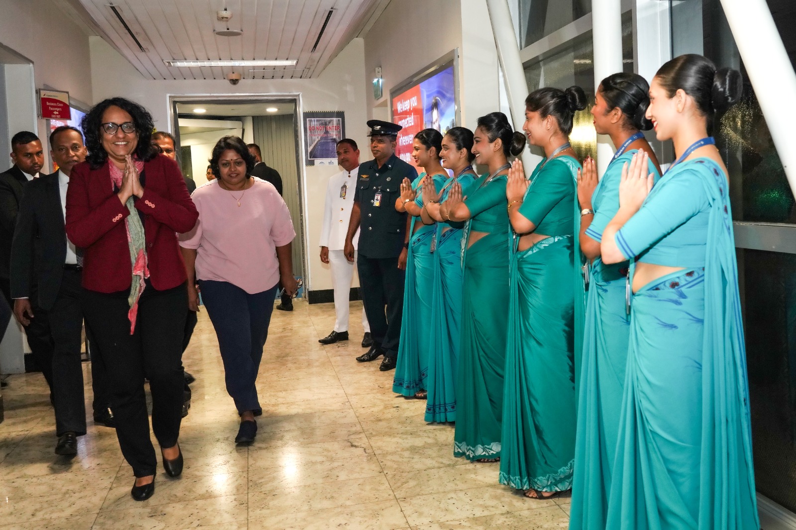 චීන නිල සංචාරය අවසන් කළ අග්‍රාමාත්‍ය ආචාර්ය හරිනි අමරසූරිය යළිත් දිවයිනට