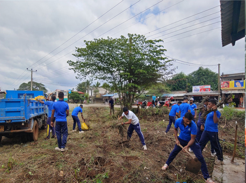 රජයේ වී ගබඩා පිරිසිදු කර අලුත්වැඩියාවට නාවික හමුදාවේ සහය