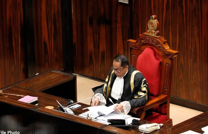 කථානායකවරයා ශ්‍රේෂ්ඨාධිකරණ තීරණ දෙකක් පිළිබඳව පාර්ලිමේන්තුවට දැනුම්දෙයි 