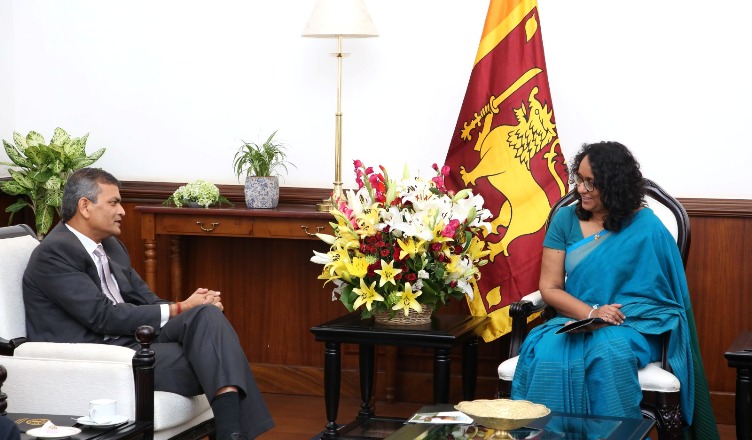 UN නියෝජිතයින් හා අගමැතිනිය අතර හමුවක්