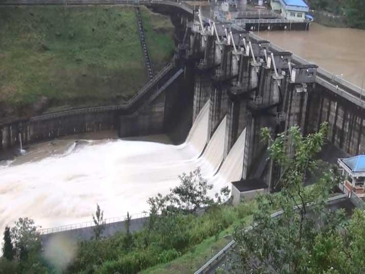 කොත්මලේ වාන් දොරටු විවෘත කරයි 