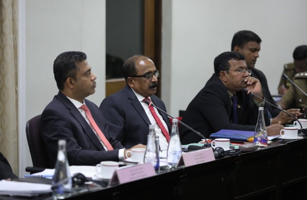 දිව්වා පෙර සූදානමක් නොමැති වීම ගැන ශ්‍රී  ලංකා පොලිසියෙන් සහ හිටපු පාර්ලිමේන්තු මන්ත්‍රීවරයෙකුගෙන් කරුණු විමසයි 
