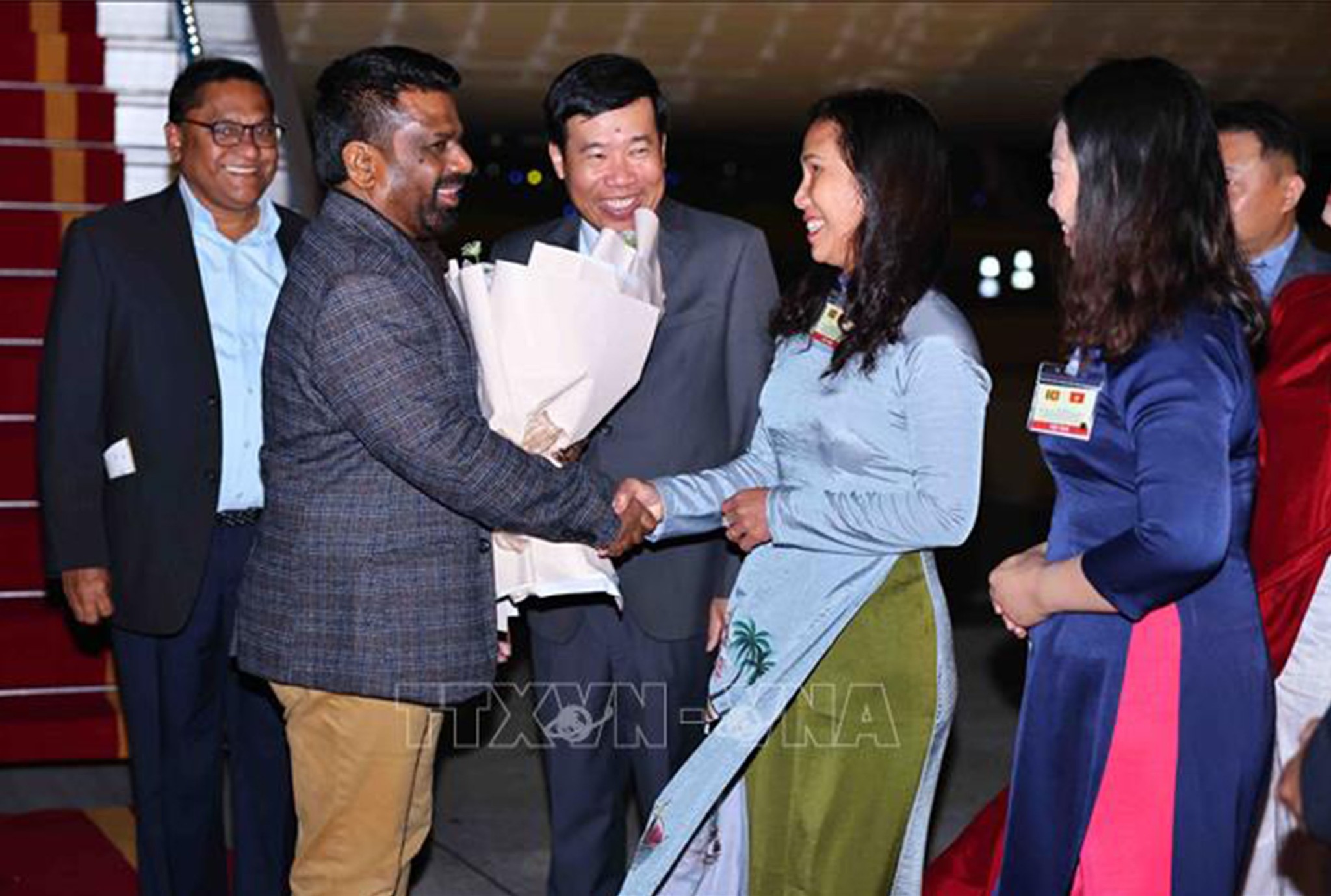 ජනපති වියට්නාමයට ළඟා වෙයි 