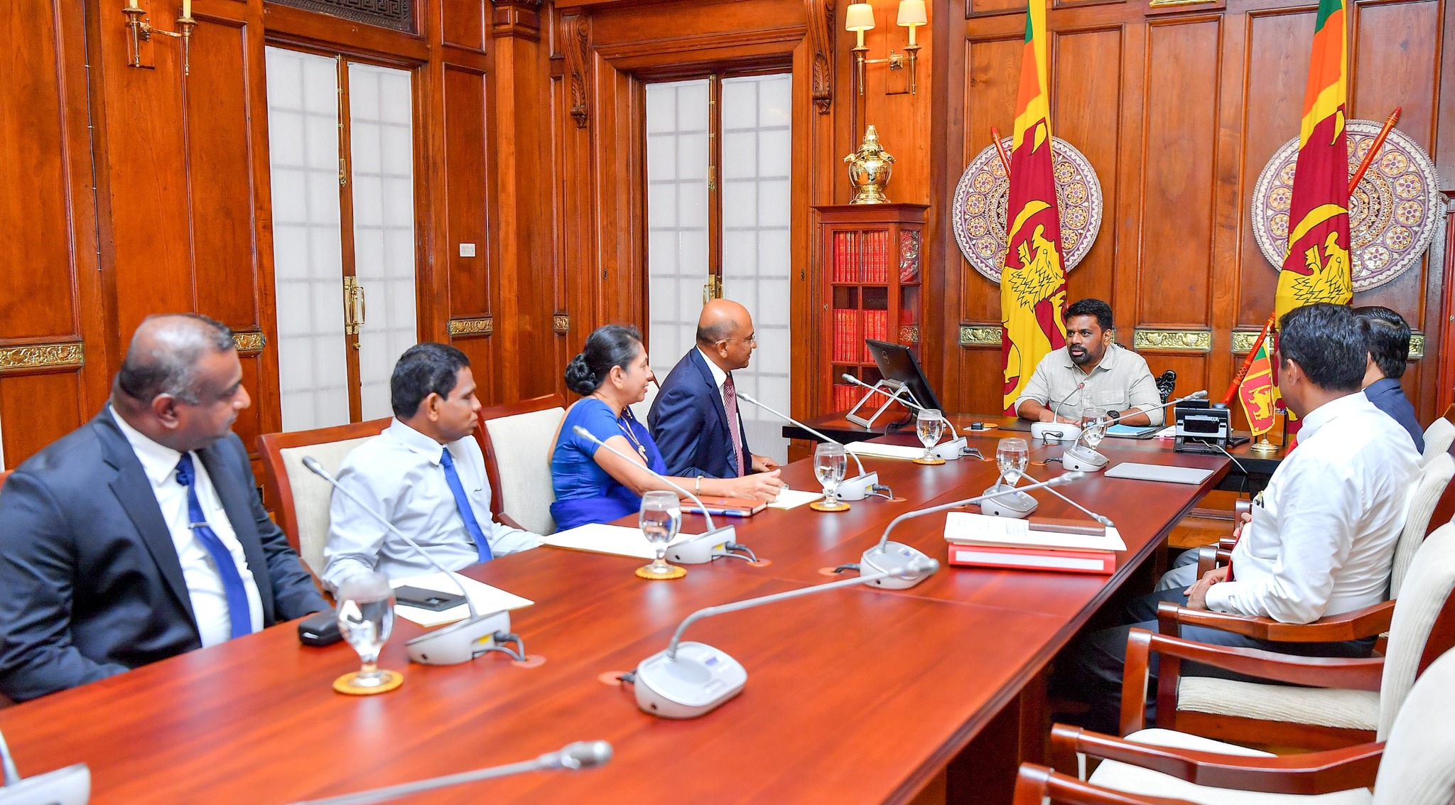 ජනපති ශ්‍රී ලංකන් ගුවන් සමාගමේ දූෂණ අක්‍රමිකතා සෙවීමට පත් කළ විශේෂ විමර්ශන කමිටුව සමඟ සාකච්ඡාවක් 