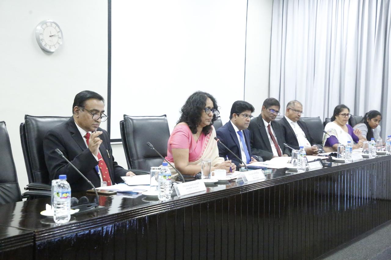 අධ්‍යාපන ප්‍රතිසංස්කරණ පිළිබඳව අදහස් හා යෝජනා ඉදිරිපත් කිරීමට අවස්ථාව ලැබෙන පිරිසක් 