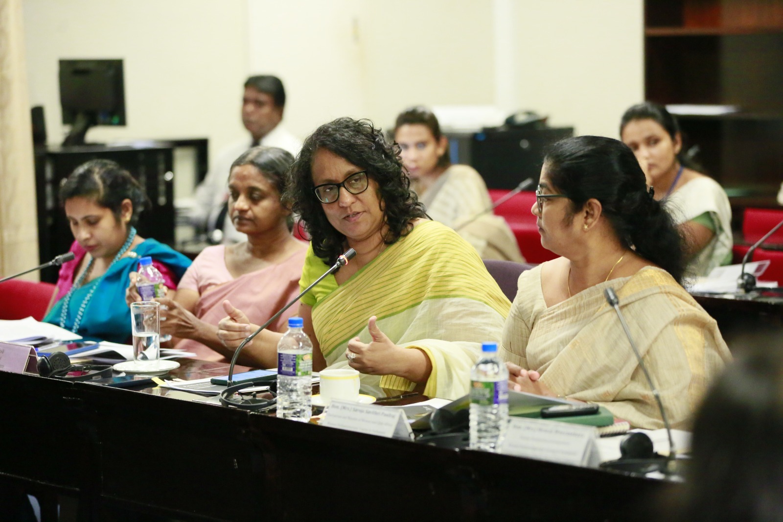 මෙරට තරුණ කාන්තා දේශපාලන සහභාගීත්වය දිරිගැන්වීමේ වැඩසටහන්වලට සහය ලබා ගැනීමේ සාකච්ඡා 