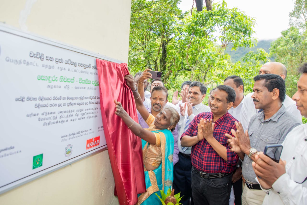 පේළි නිවාස පිළිසකර කිරීමේ ව්යාපෘතිය යටතේ ලක්ෂ 80කට ආසන්න පිරිවැයකින් යුතුව වැඩ අවසන් වූ නිවාස 68ක් එම ප්රජාවට භාර දෙයි