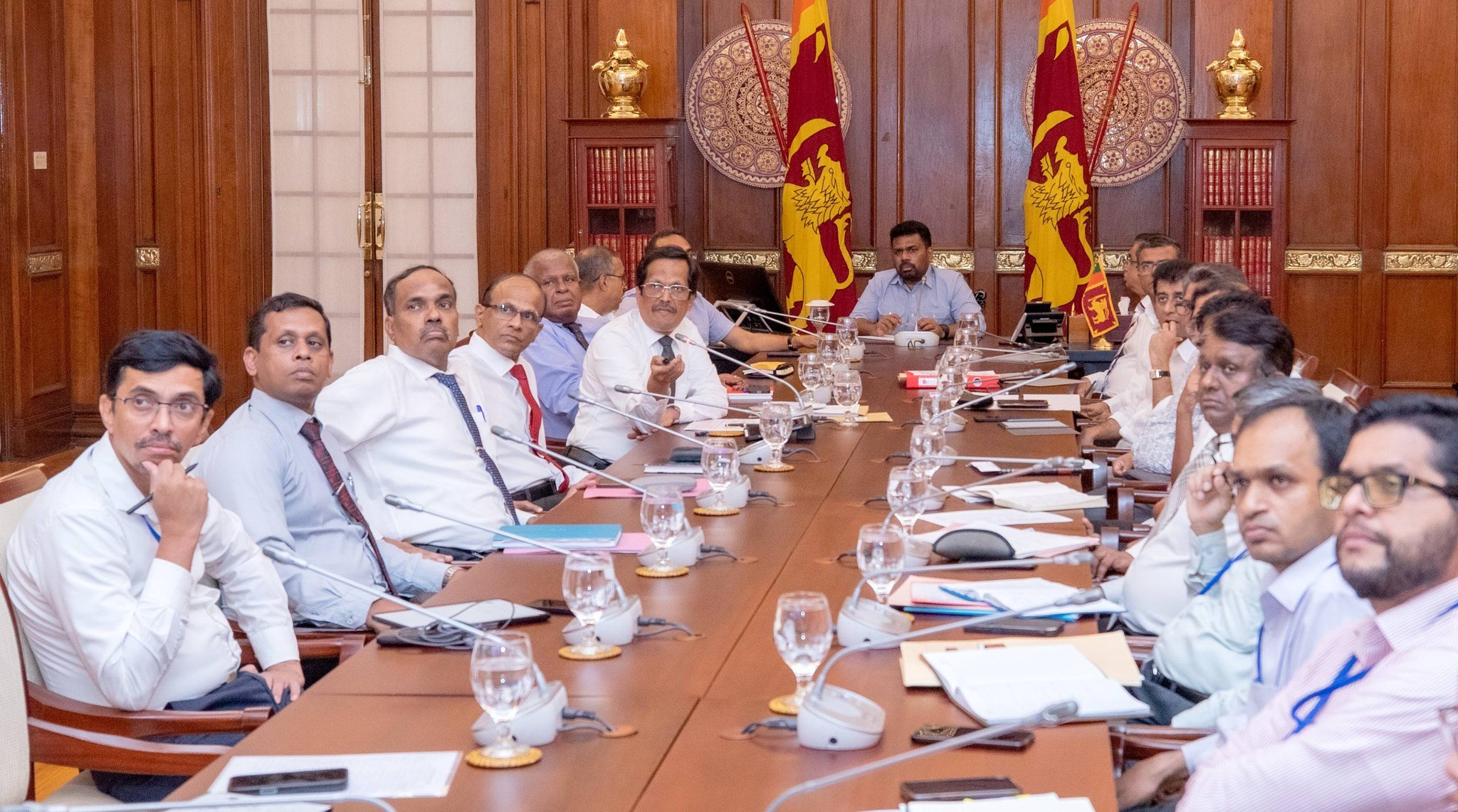 ආපදාවෙන් හානියට පත් මාර්ග පද්ධතිය පිළිසකර කිරීමට ප්‍රමුඛත්වය දී කටයුතු කරන්න - ජනපති