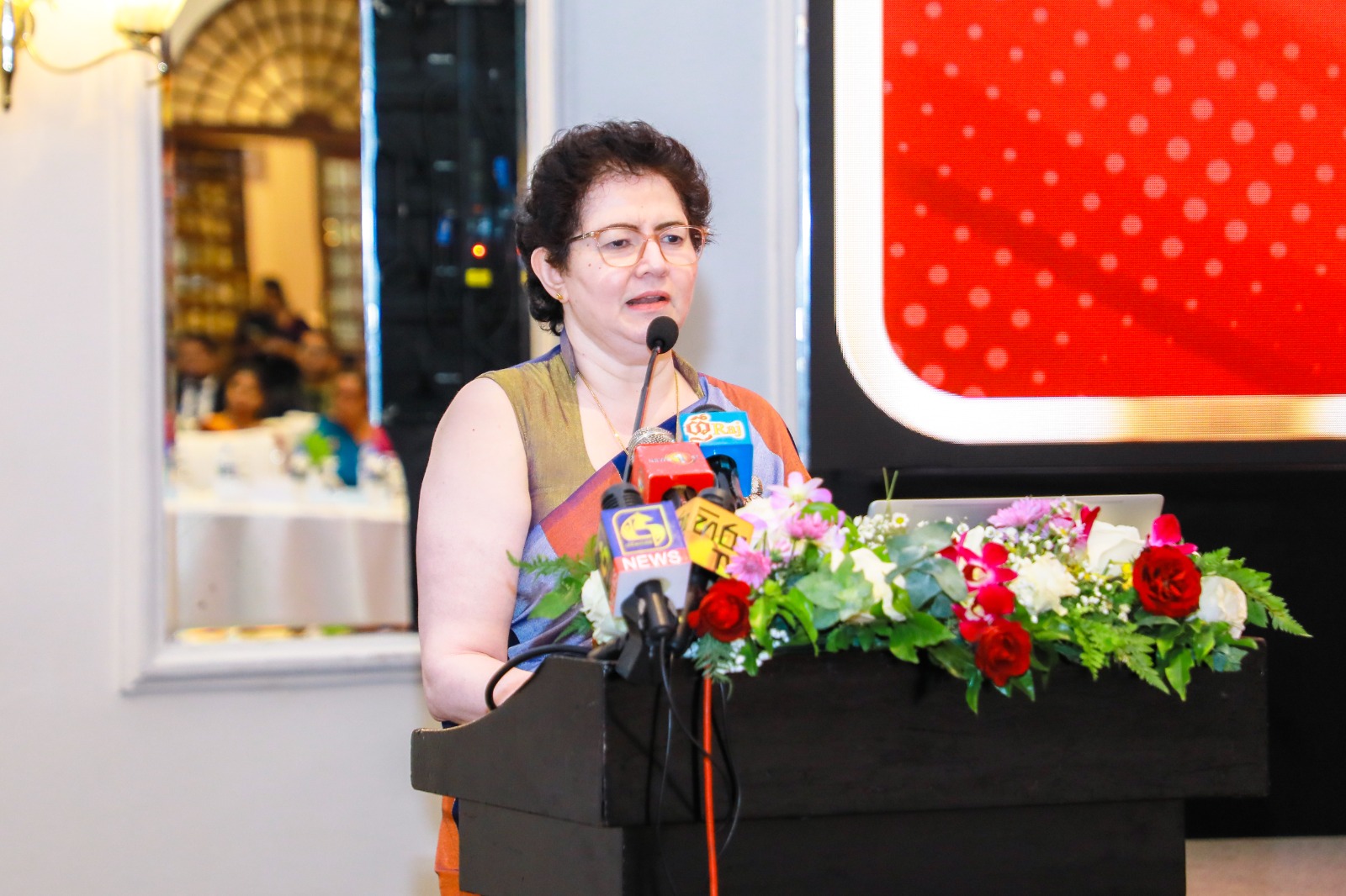 ඇතිවූ ආපදා තත්ත්වය හමුවේ වුවද ඩොලර් බිලියන 300 ආර්ථිකය ලඟාකර ගත හැකියි. - කර්මාන්ත අමාත්‍යාංශයේ ලේකම් තිලකා ජයසුන්දර