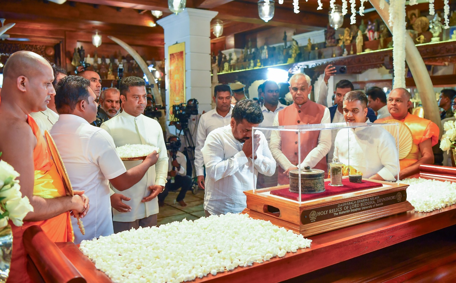 ඓතිහාසික දෙව්නි මෝරි ශ්‍රී සර්වඥ ධාතුන් වහන්සේ වැඳ පුදා ගැනීමට ජනපති එක් වෙයි