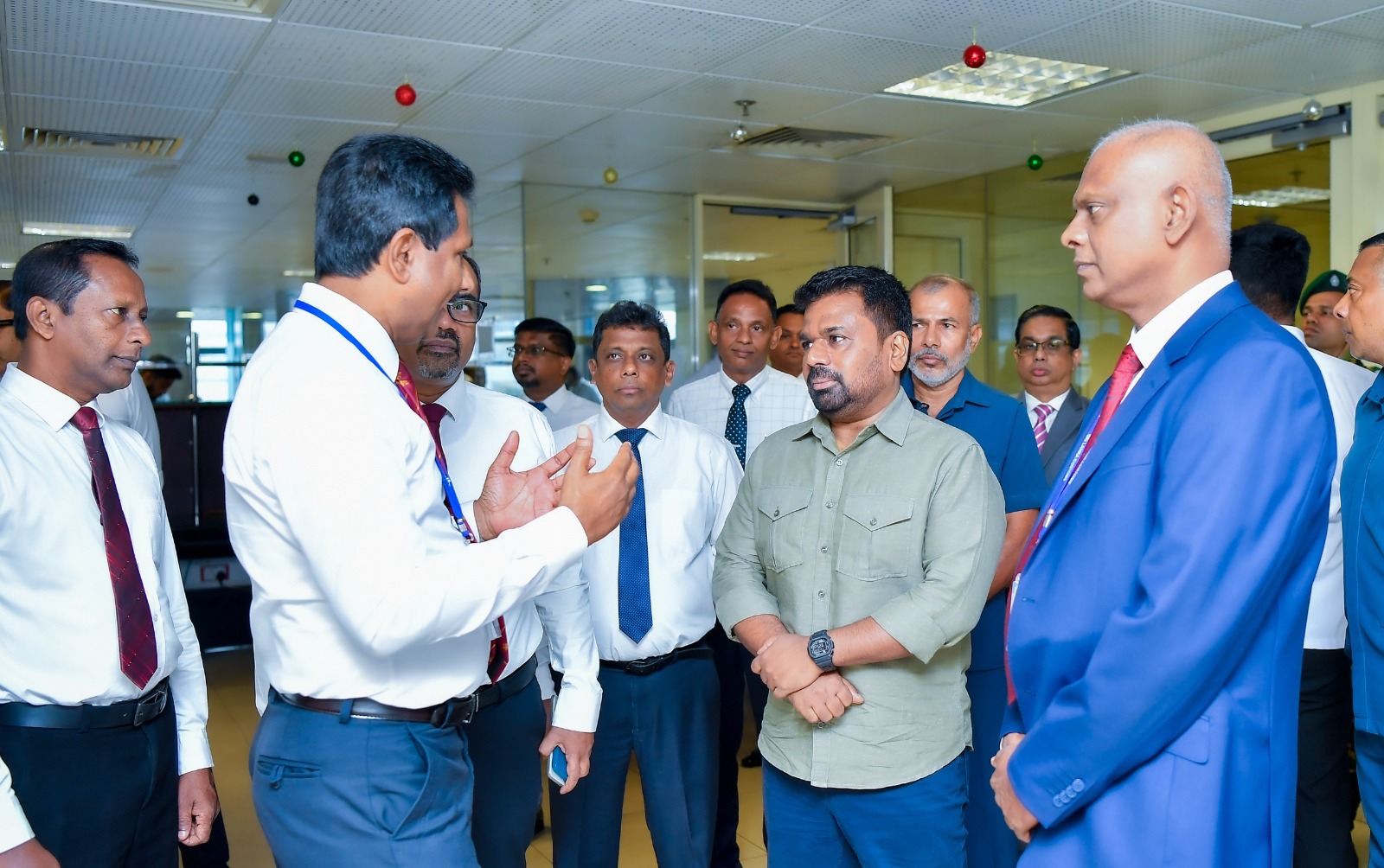 රේගු දෙපාර්තමේන්තුව 2026 වසරට පිවිසෙන්නේ ආදායම් ඉලක්ක අභිබවමින් රුපියල් බිලියන 300ක පමණ අතිරික්තයක්ද සමඟයි  -	ශ්‍රී ලංකා රේගු අධ්‍යක්ෂ ජනරාල්