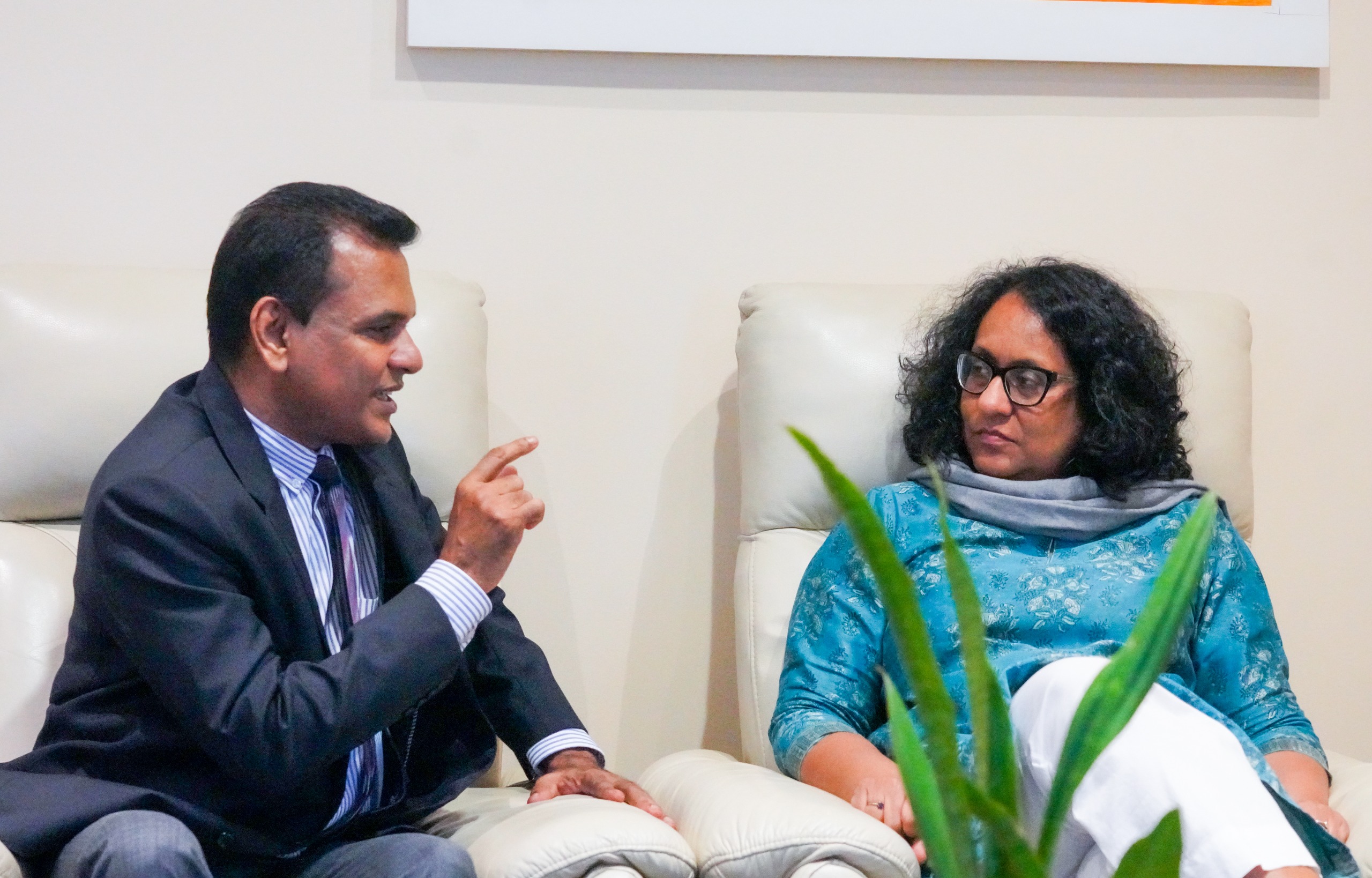 අගමැතිනිය කටාර් රාජ්‍ය බලා පිටත්ව යයි