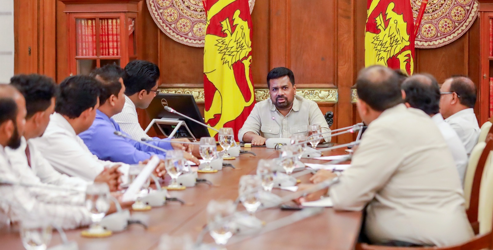 ජනපති සහ විශ්වවිද්‍යාල ආචාර්යවරුන්ගේ සමිති සම්මේලනය අතර හමුවක්