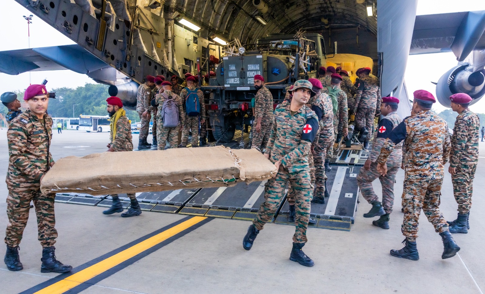 මුදා ගැනීමේ සහ සහන කටයුතු සඳහා සහාය වීමට ඉන්දියානු හදිසි වෛද්‍යාධාර ශ්‍රී ලංකාවට   