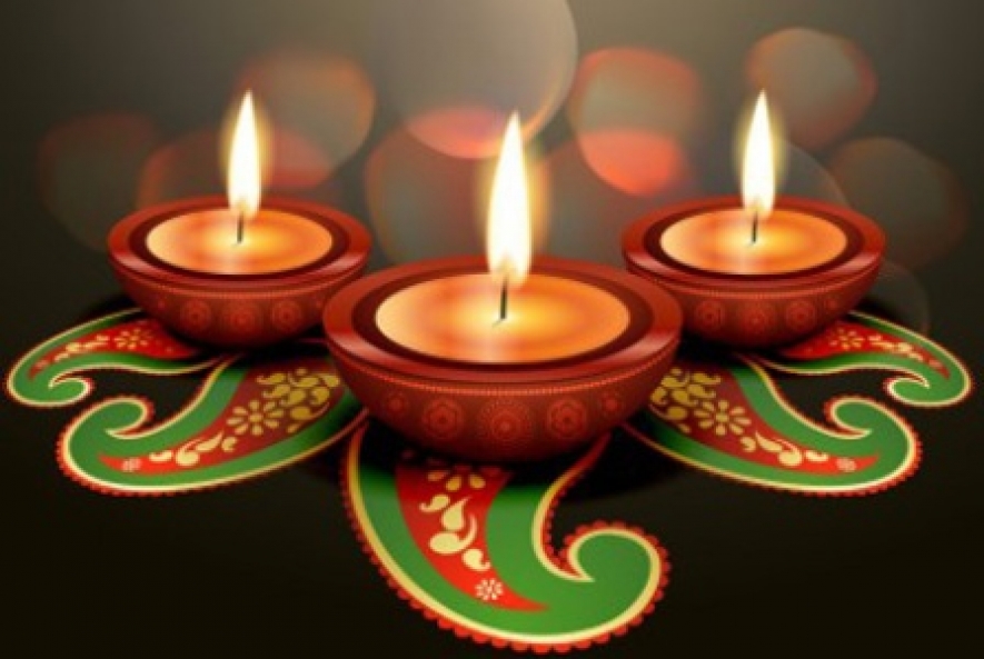 හින්දු බැතිමතුන් මහත් හරසරින් සමරන දීපාවලී දිනය අදයි