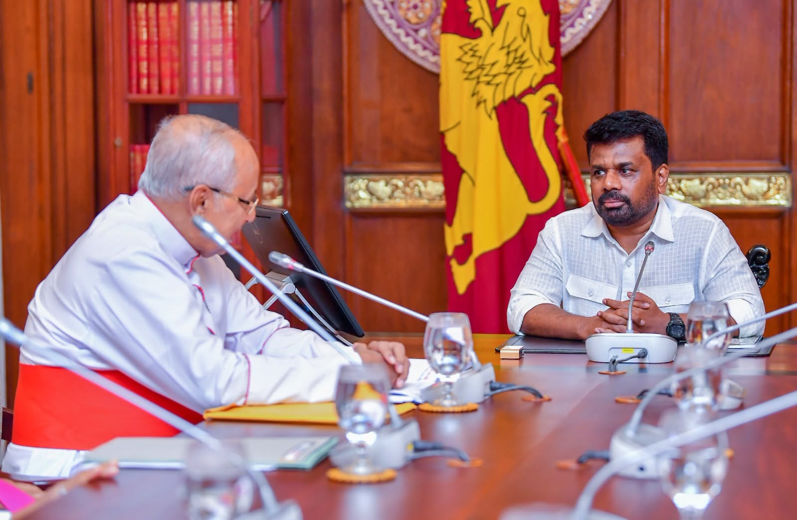 කතෝලික ආගමික නායකයින් සහ ජනපති අතර හමුවක්