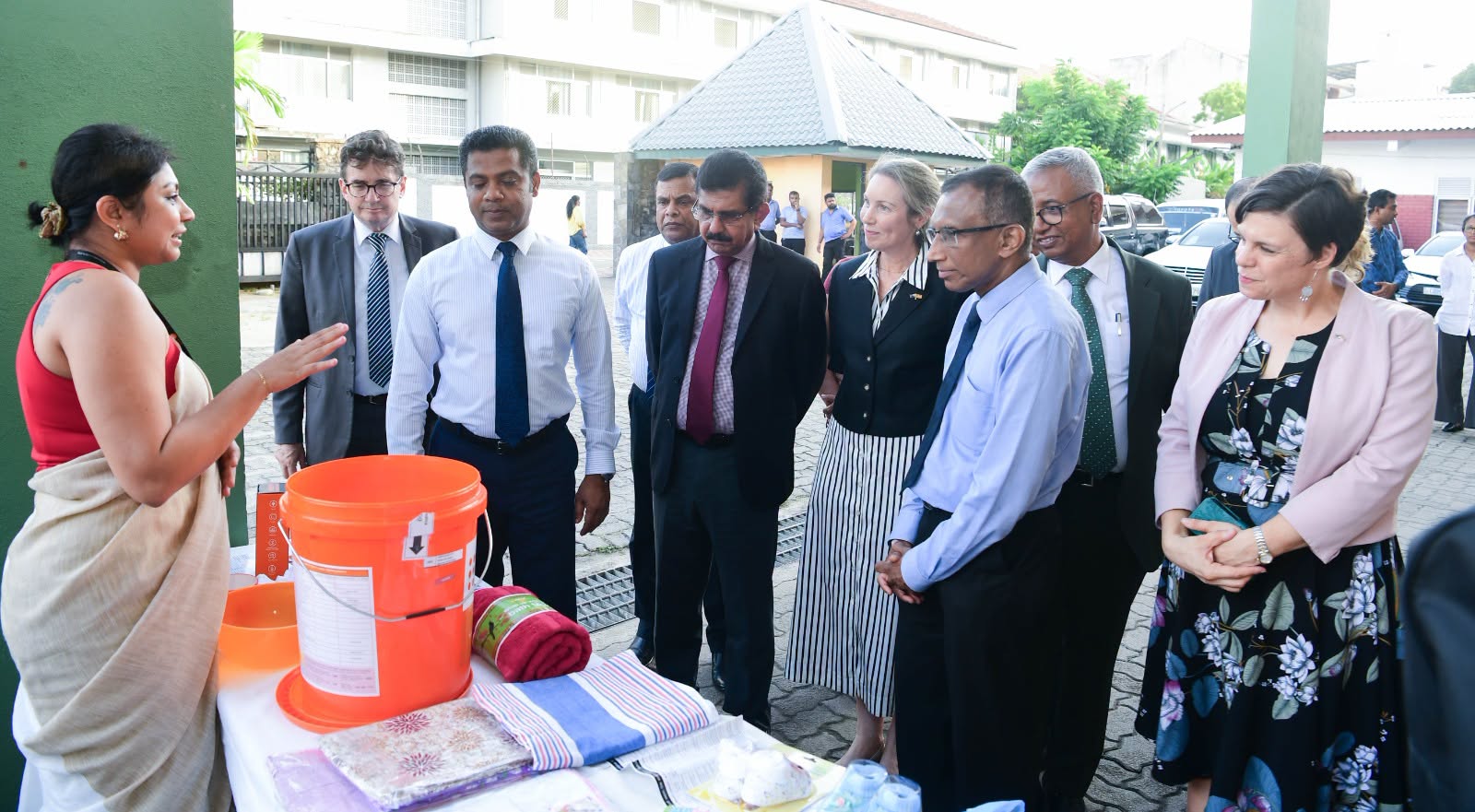 ඇමෙරිකානු ඩොලර් 250,641 ක මානූෂීය ආධාර තොගයක් මෙරටට