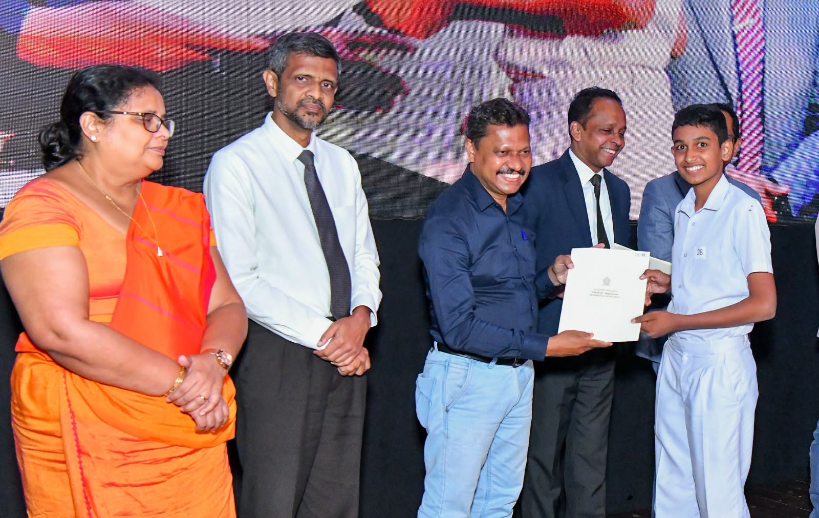 ජනාධිපති අරමුදල මගින් මධ්‍යම පළාතේ ලොතරැයි අලෙවිකරුවන්ගේ දරුවන්ට ශිෂ්‍යත්ව