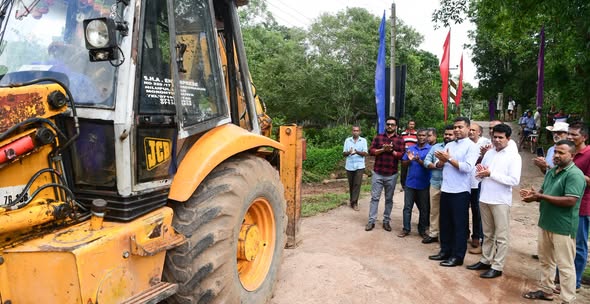 රුපියල් මිලියන 185 ක මූල්‍ය පිරිවැයක් යටතේ කළුතර මාර්ග 03 ක සංවර්ධන කටයුතු ඇරඹේ