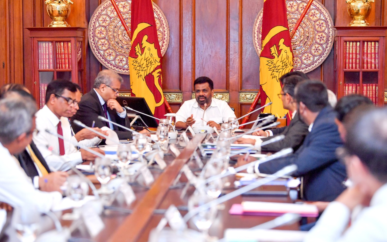 ඩිජිටල් ආර්ථික විසඳුම් කඩිනම් කිරීමට අමාත්‍යාංශ නිලධාරීන්ට ජනපතිගෙන් උපදෙස්