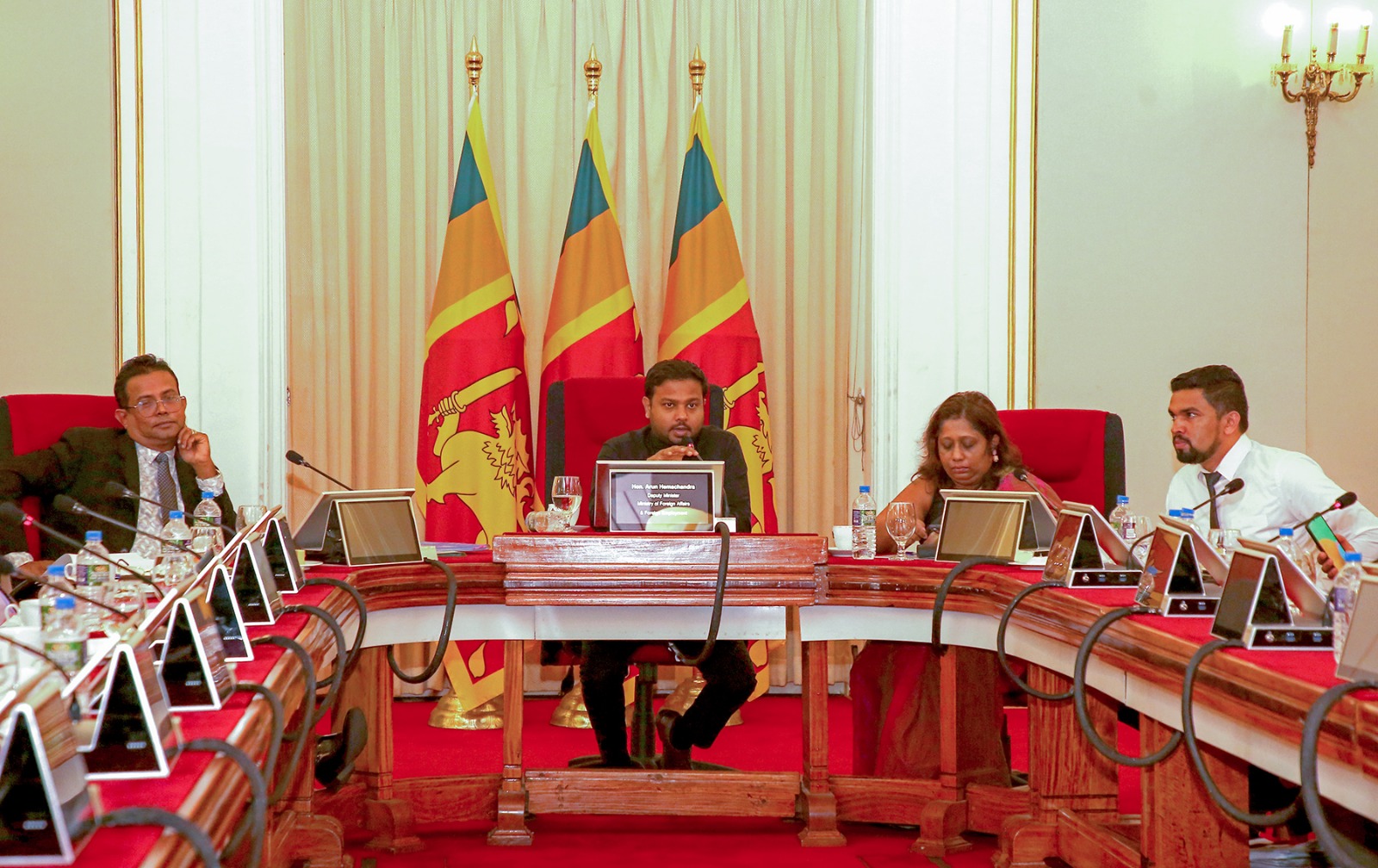 මැදපෙරදිග වත්මන් වාතාවරණය හමුවේ මෙරට විදේශ රැකියා ක්ෂේත්‍රයේ අභියෝග පිළිබඳ සාකච්ඡාවක්