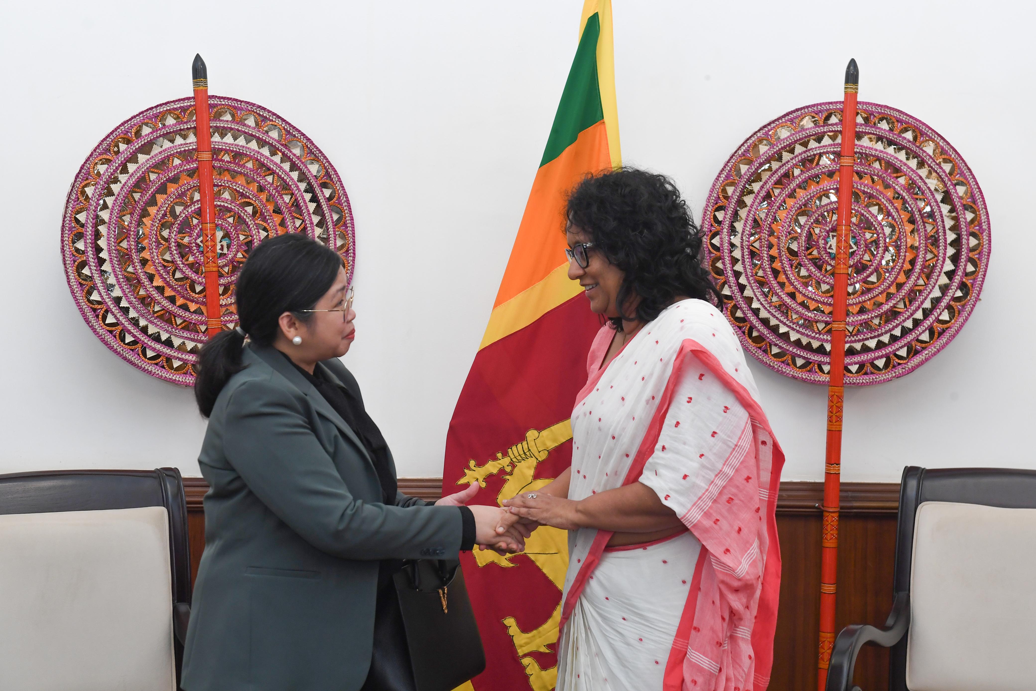 කාම්බෝජියා තානාපතිනිය අග්‍රාමාත්‍යවරිය හමුවෙයි.
