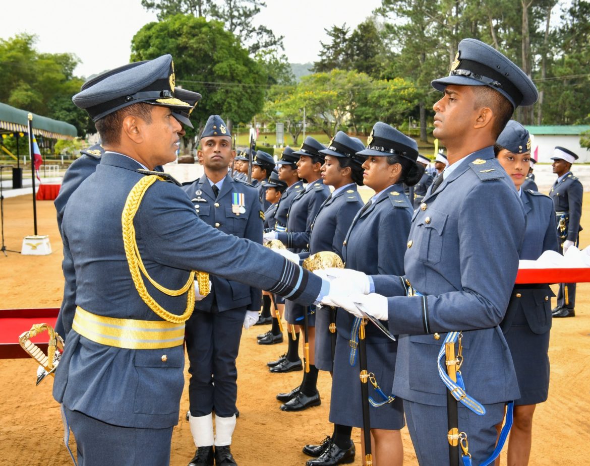 ගුවන් හමුදා කැඩෙට් නිලධාරීන් අධිකාරියට පත්කිරිම ගුවන් හමුදාපතිගේ ප‍්‍රධානත්වයෙන්