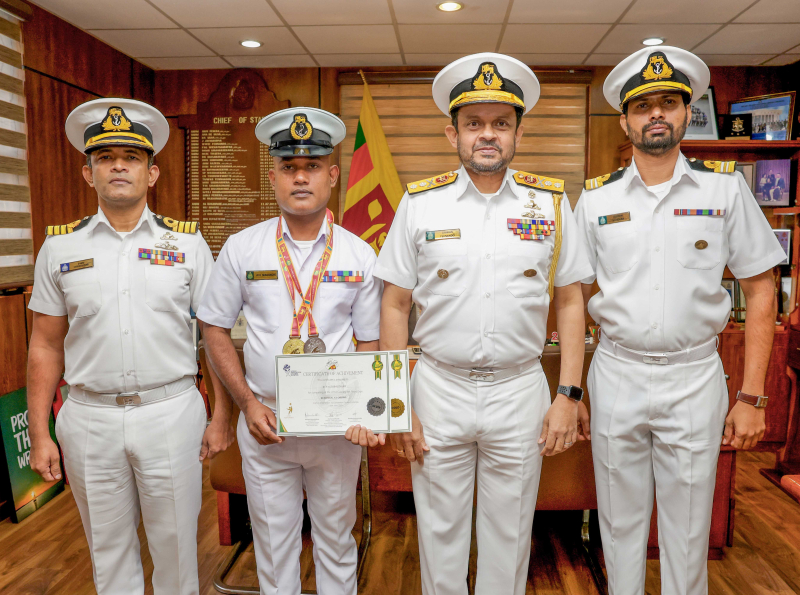 නාවික හමුදාව රන් හා රිදී පදක්කම් වලින් පිදුම් ලබයි