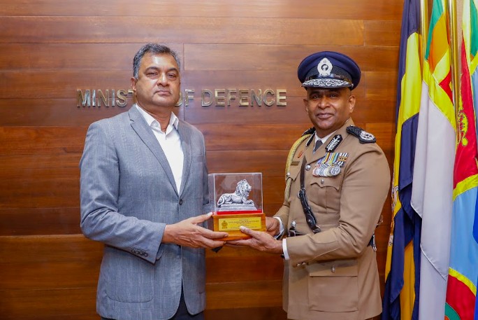 නව පොලිස්පති ආරක්‍ෂක ලේකම් හමුවෙයි
