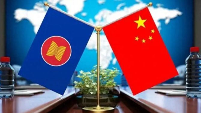 චීනය හා ආසියාන් සංවිධානය උත්ශ්රේණිගත ගිවිසුමකට එළඹෙයි