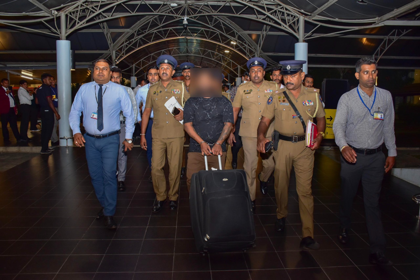 රතු නිවේදන නිකුත් කර තිබූ සංවිධානාත්මක අපරාධකරුවෙකු දිවයිනට රැගෙන එයි