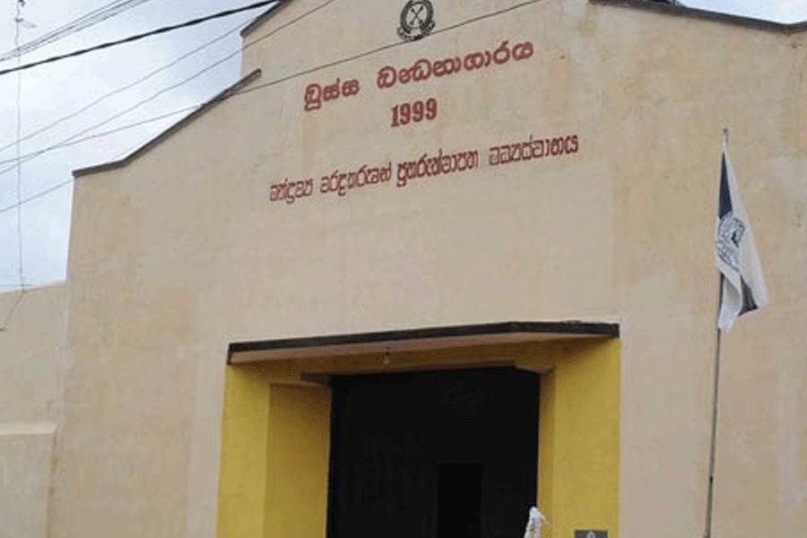 බූස්ස බන්ධනාගාරයෙන් ජංගම දුරකතන 14ක් සොයාගනී