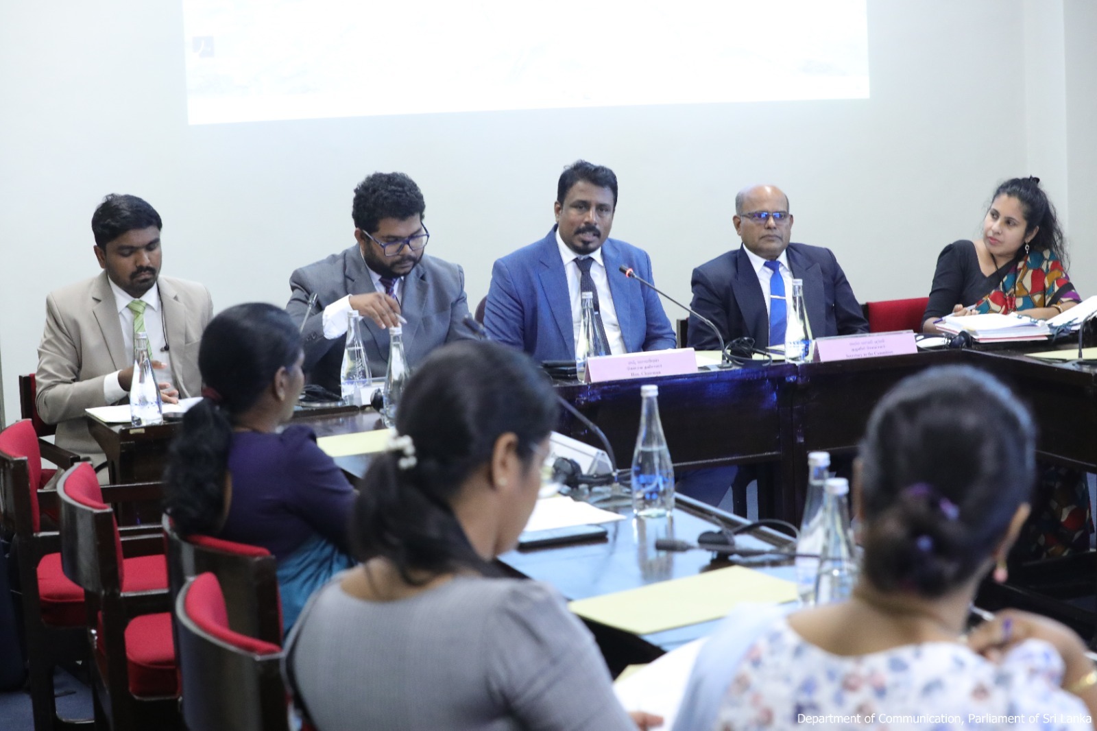 තරුණ දේශපාලන සහභාගීත්වය හා නායකත්වය ශක්තිමත් කිරීම සම්බන්ධයෙන් තාරුණ්‍ය සඳහා වන පාර්ලිමේන්තු සංසදයේ සාකච්ඡාවට