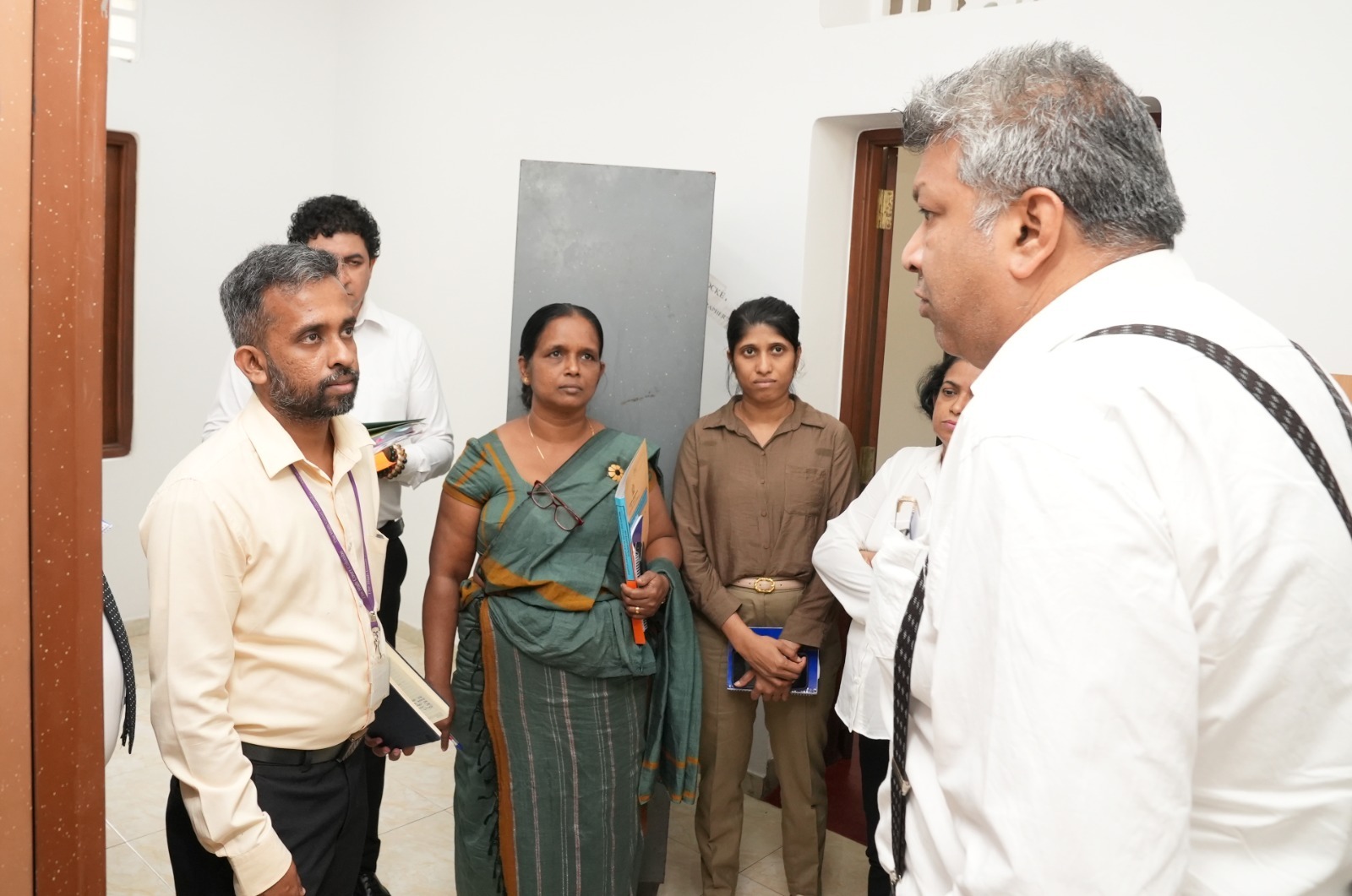 පවරා ගත් නිල නිවාසවල උසාවි පිහිටුවීමට අවශ්‍ය පහසුකම් කඩිනමින් ලබා දෙන්න - අධිකරණ ඇමැතිගෙන් නිලධාරින්ට උපදෙස්