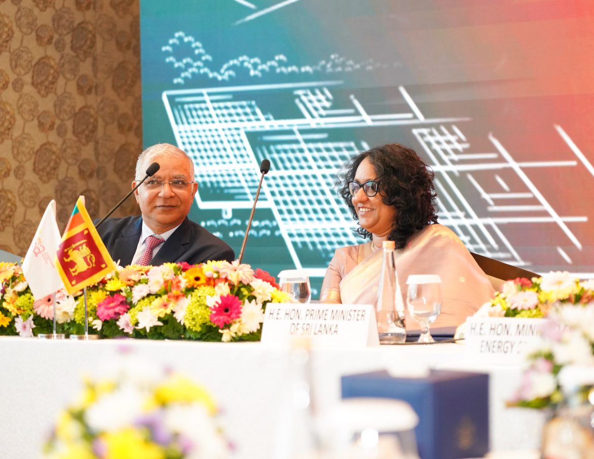 සූර්ය බලශක්තිය මත පදනම් වූ අනාගතයක් සඳහා කලාපීය සහයෝගීතාව ඉහළ නැංවීමට ශ්‍රී ලංකාව කැපවී සිටිනවා. -අගමැතිනී