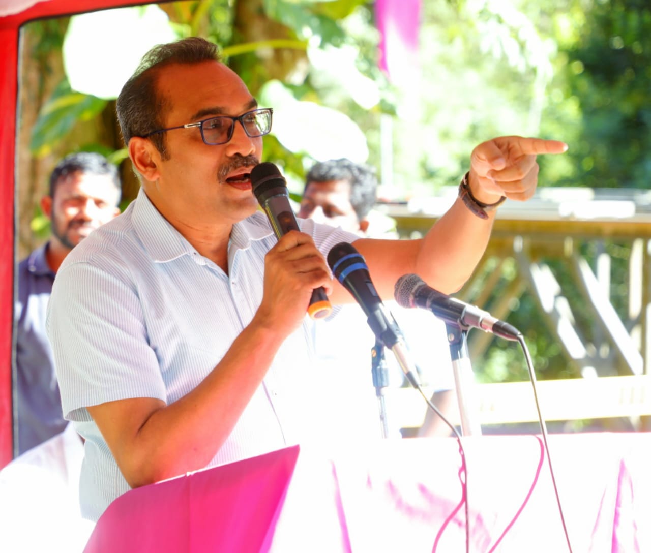 මගී ප්‍රවාහනයට සම්බන්ධ රියදුරන්ට පොදු ප්‍රවාහන බලපත්‍රයක්