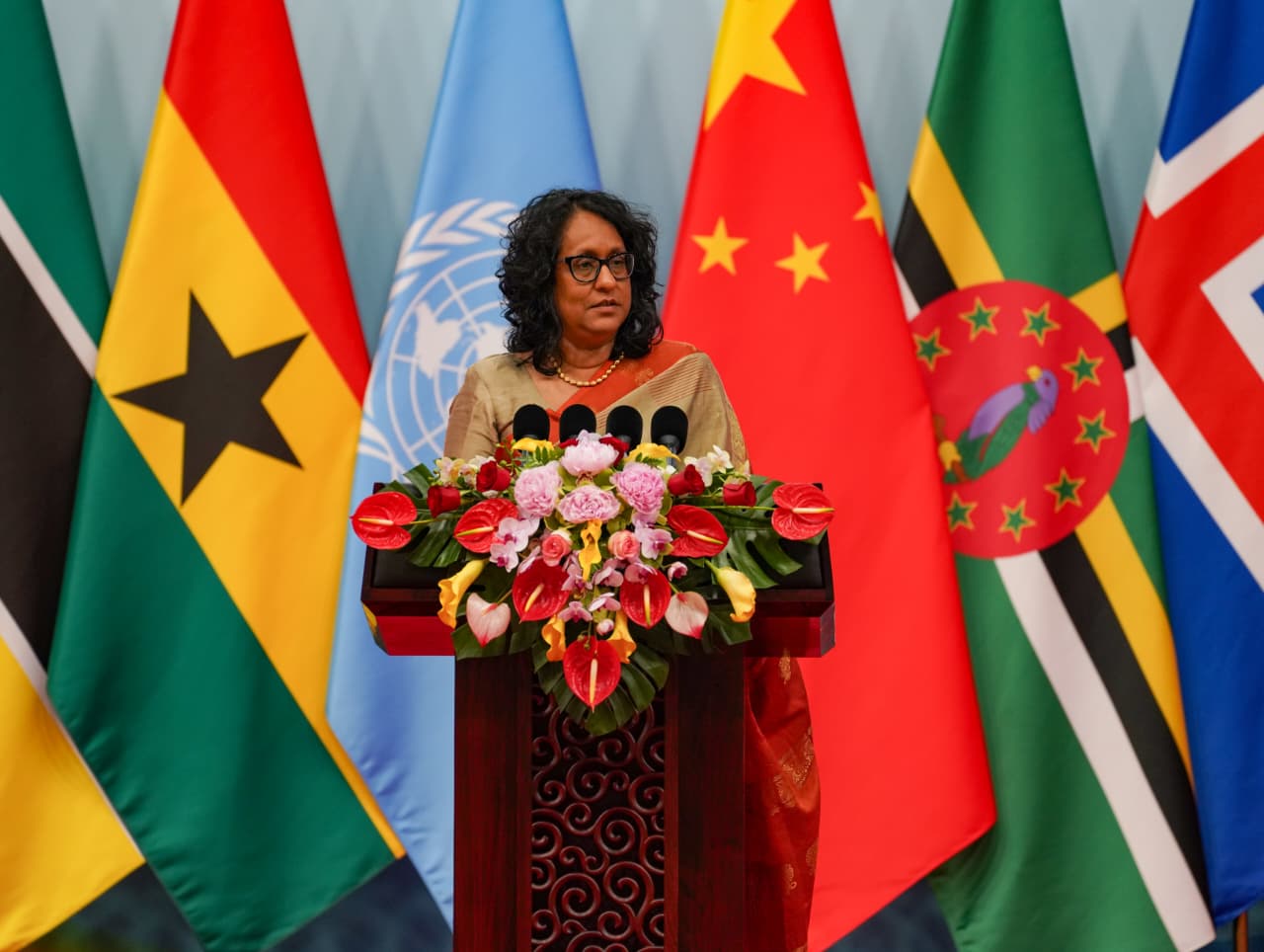 අගමැතිනිය කාන්තාවන් පිළිබඳ ගෝලීය නායකයින්ගේ සමුළුව අමතයි 