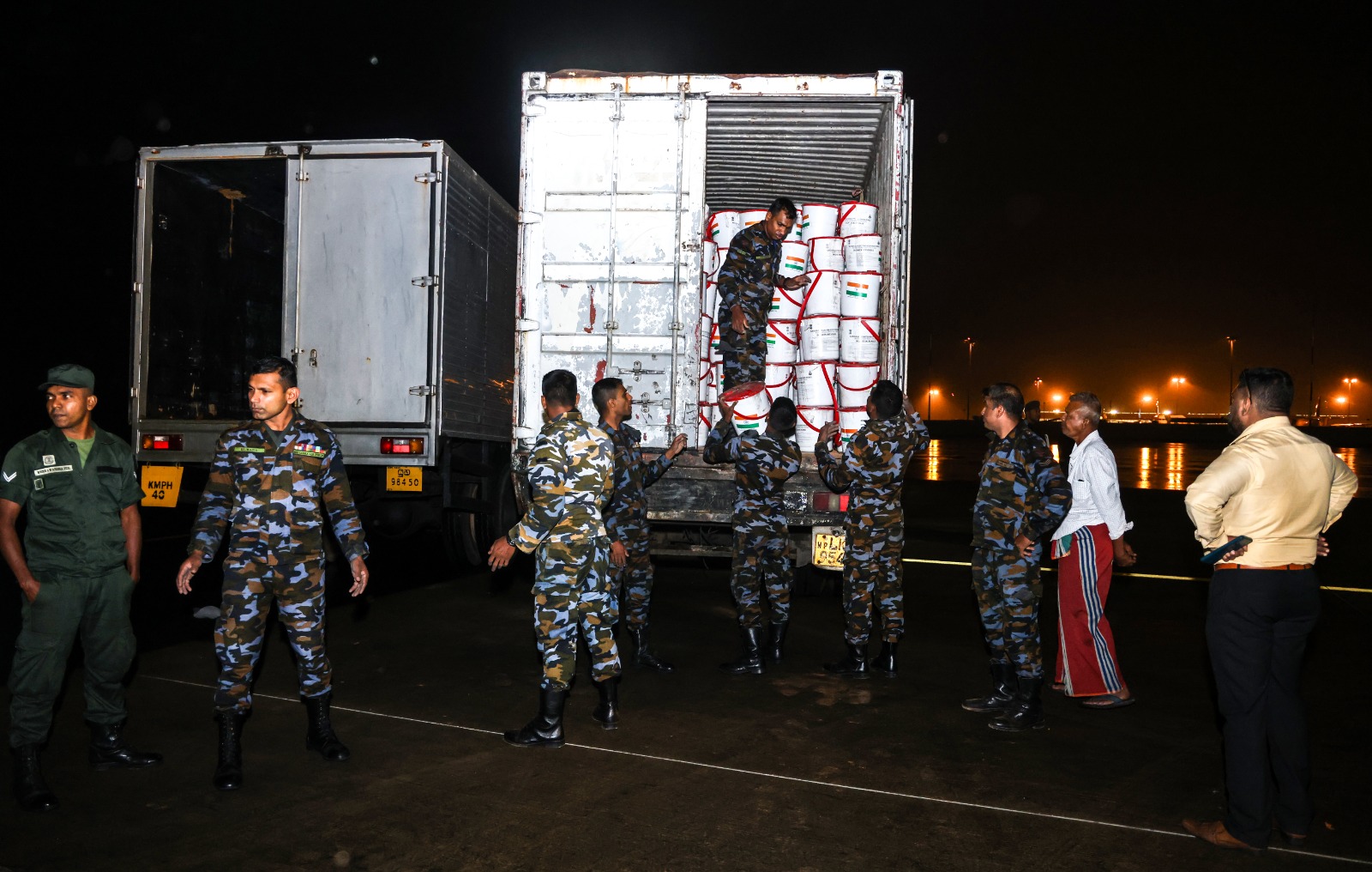 පීඩාවට පත්වූ පවුල් උදෙසා ඉන්දීයානු ආධාර රැගත් ගුවන්යානක් දිවයිනට