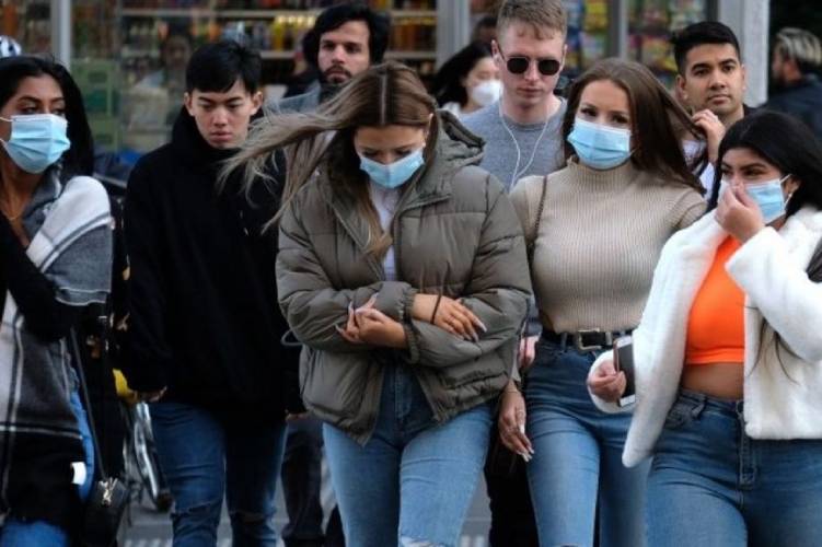Coronavirus in Australia: Melbourne begins new shutdown