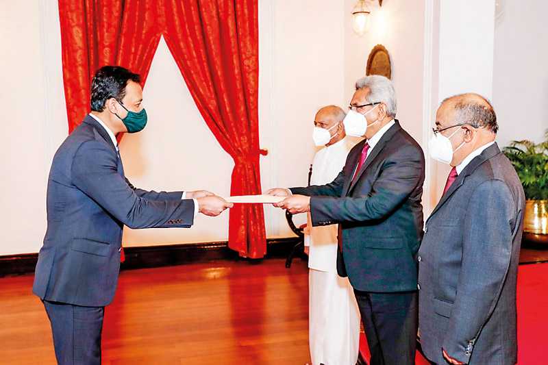 New Bangladesh High Commissioner presents credentials to President Rajapaksa